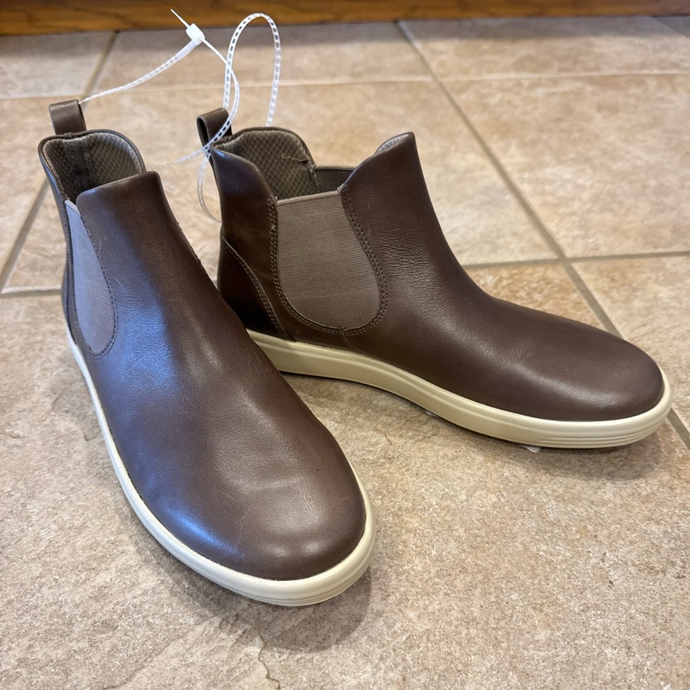 Ecco Women's Taupe Soft 7 Chelsea Booties